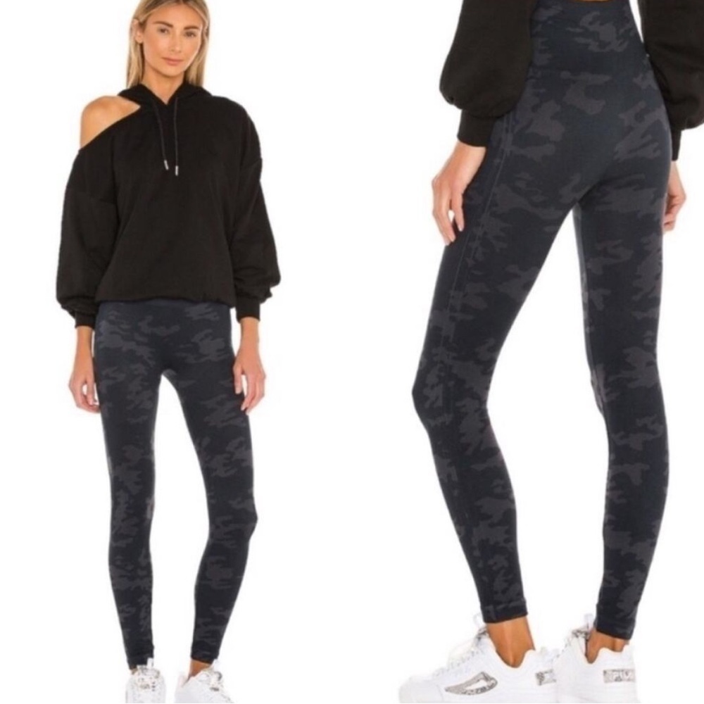 NWT Spanx Look At Me Now Black Camo Seamless Leggings Women's Size M